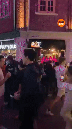 首个解封周末!新加坡全岛到处是人,机场、酒吧、商场,连新山也挤满!或进一步解封