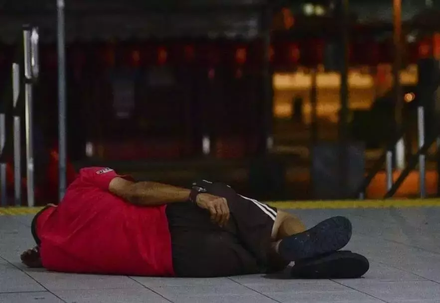 新加坡富人天堂？居者有其屋？夜幕下露宿街頭的流浪漢是否見過