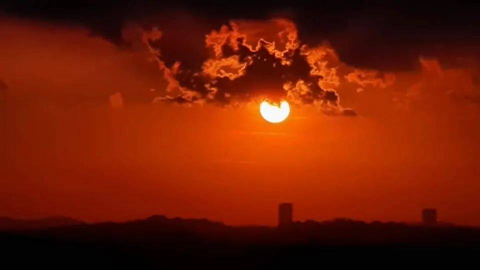 曙暮晖？反曙暮晖？今年迄今新加坡天空已出现哪几种自然光学现象