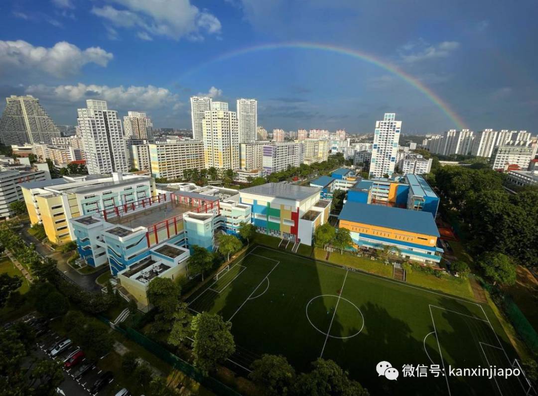 新加坡天空春节现巨大祥瑞彩虹,全岛千万家围观