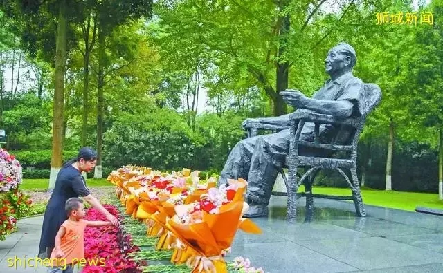 新加坡總理李光耀,多年後回憶談及鄧公:從未見過這樣的領袖