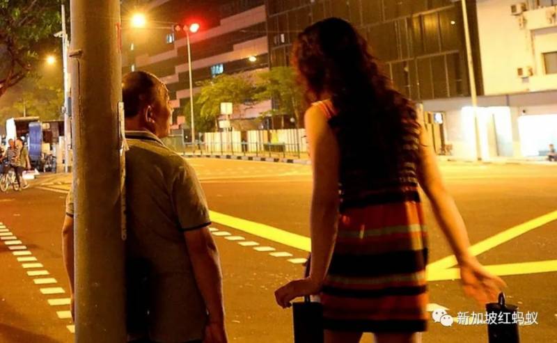 新加坡大学生性工作者出书　揭露业内鲜为人知的秘密