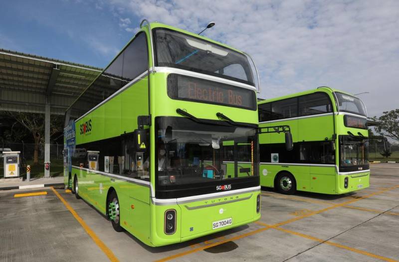 新加坡首批雙層電動巴士🚌 正式啓用！更環保更節能的巴士內部酷似蹦迪場💃🏻