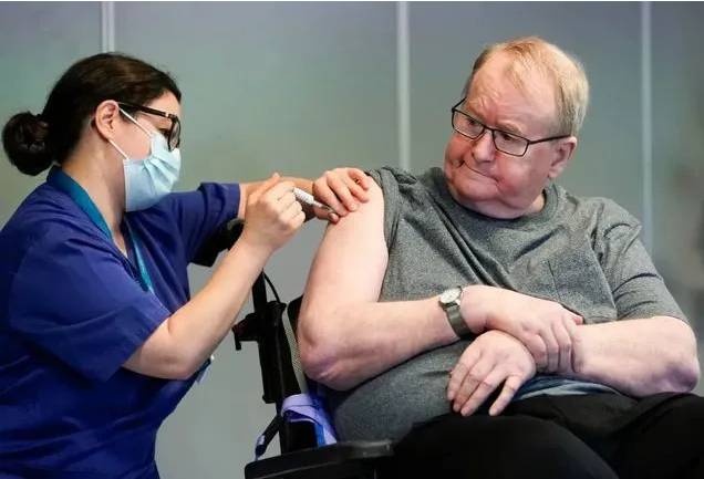 輝瑞新冠疫苗再致13人面癱，在新加坡接種免費疫苗致意外有得賠嗎