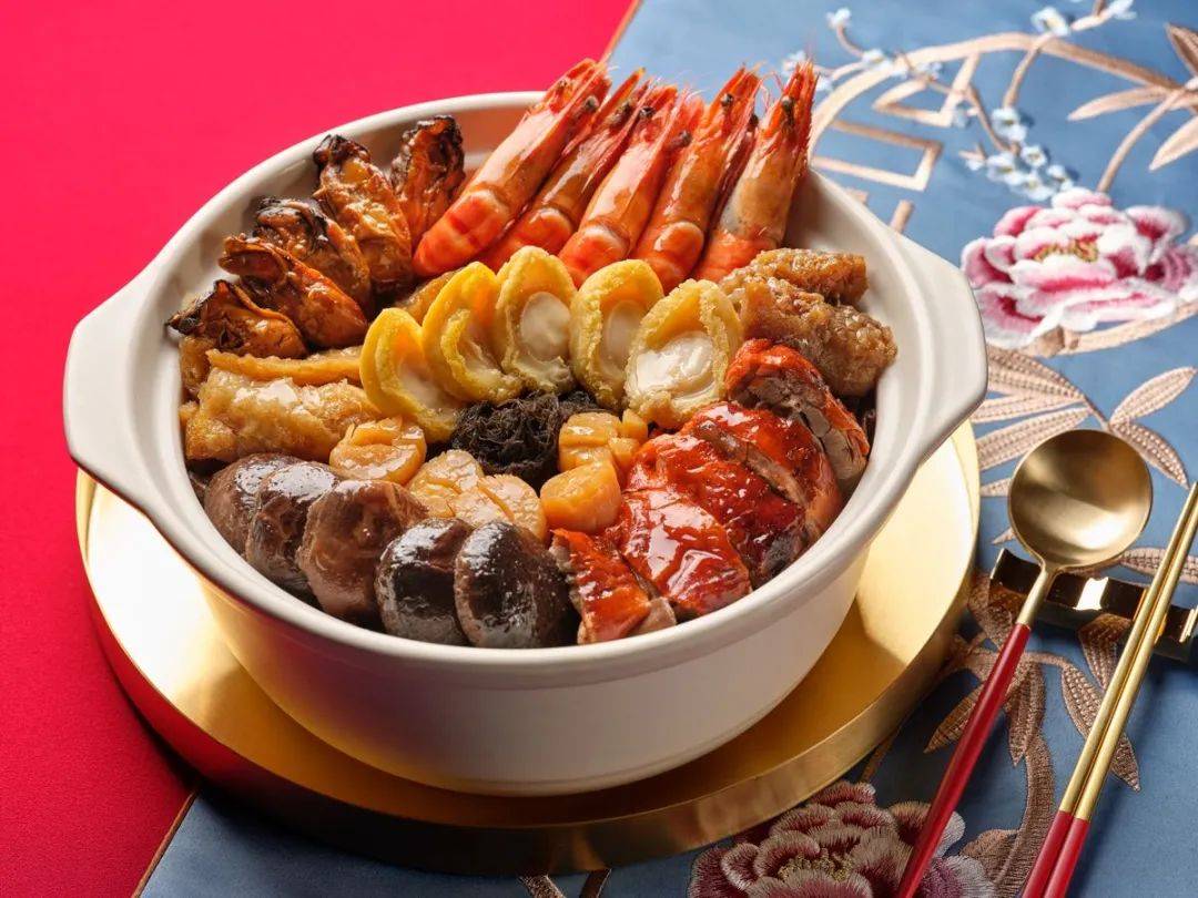 盆菜鱼生的季节，是全体华人最快乐的时节