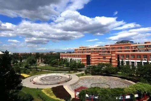 上海家长准备70万报小学，北京人光考初中就花15万？那新加坡呢