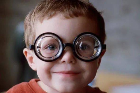 新加坡最新研究:兒童在第一年的近視加深速度,將直接影響第二年的近視發展