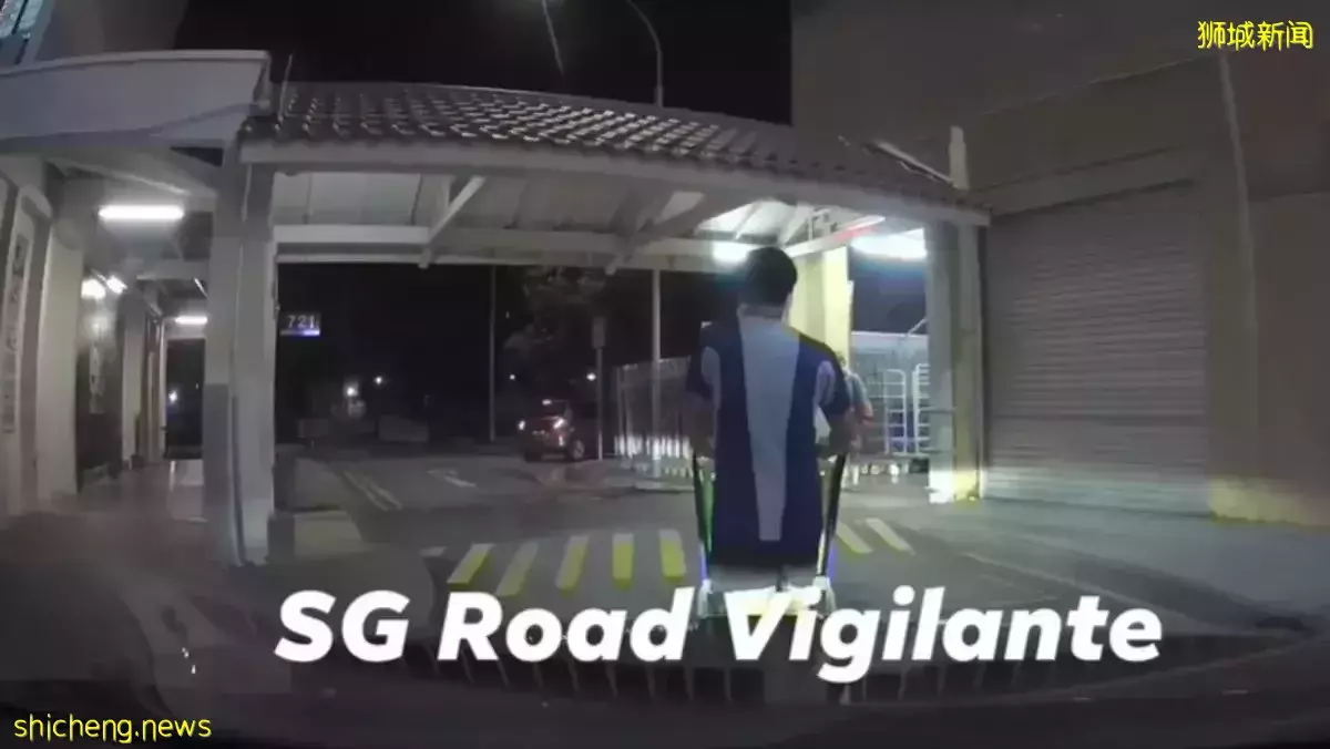 男子推车走路中间 汽车紧跟其后引不满 双方各执一词