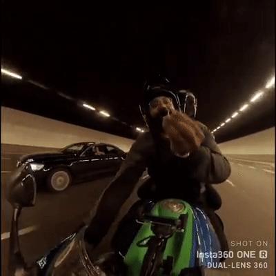 “MARRY ME?”新加坡男友高速公路一边飞车一边求婚