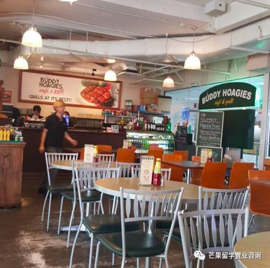 带大家看看新加坡平价美食和有梦幻浴室的酒店