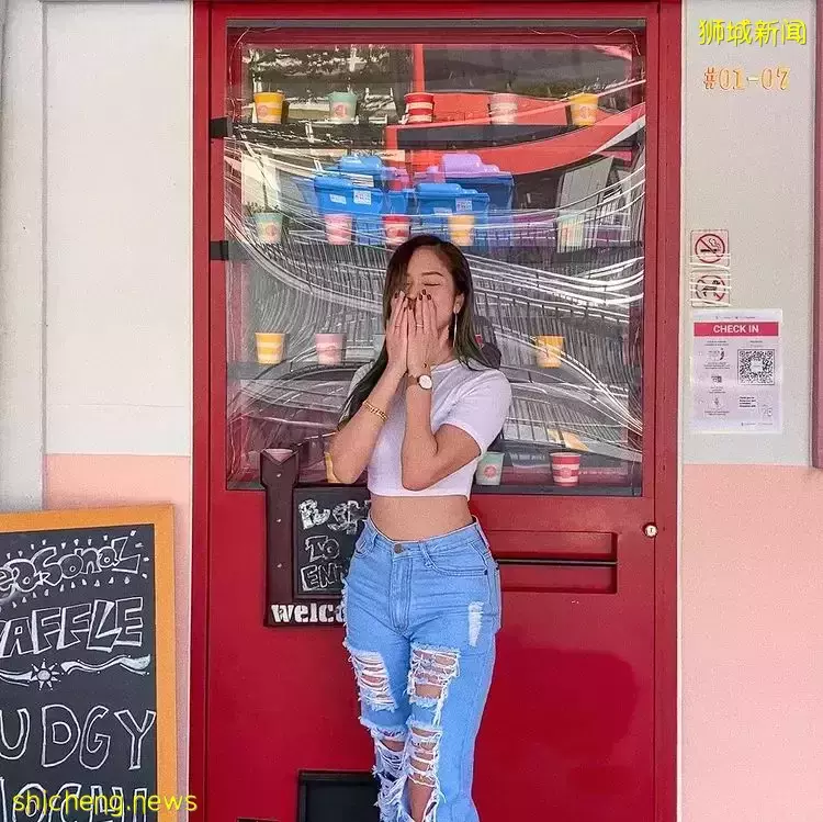 Buona Vista隐藏在贩售机后的咖啡馆🤨粉红大门必打卡!主打手作冰淇淋与养生茶🍵