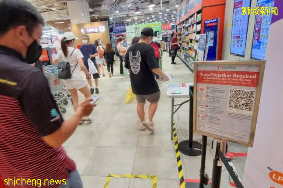 新加坡政府宣布：本月21日起，民衆進出商場須用SafeEntr登記
