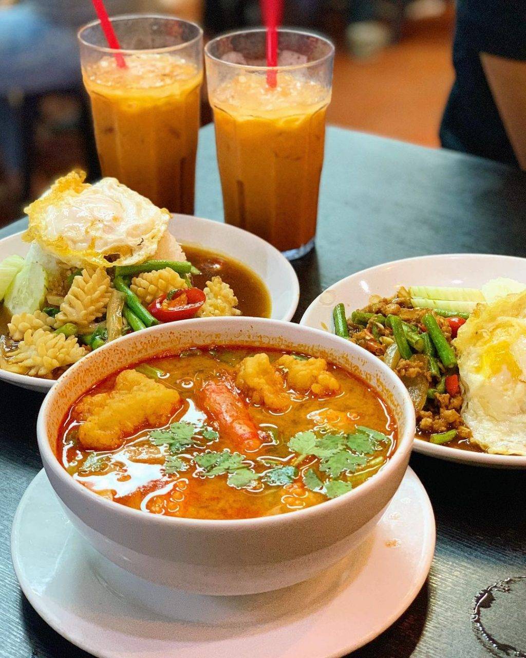 穿越泰国街头🇹🇭 精选6大平价泰式餐厅，最低只要S$0.80🤩 跟着清单吃一遍，绝对满足你的胃