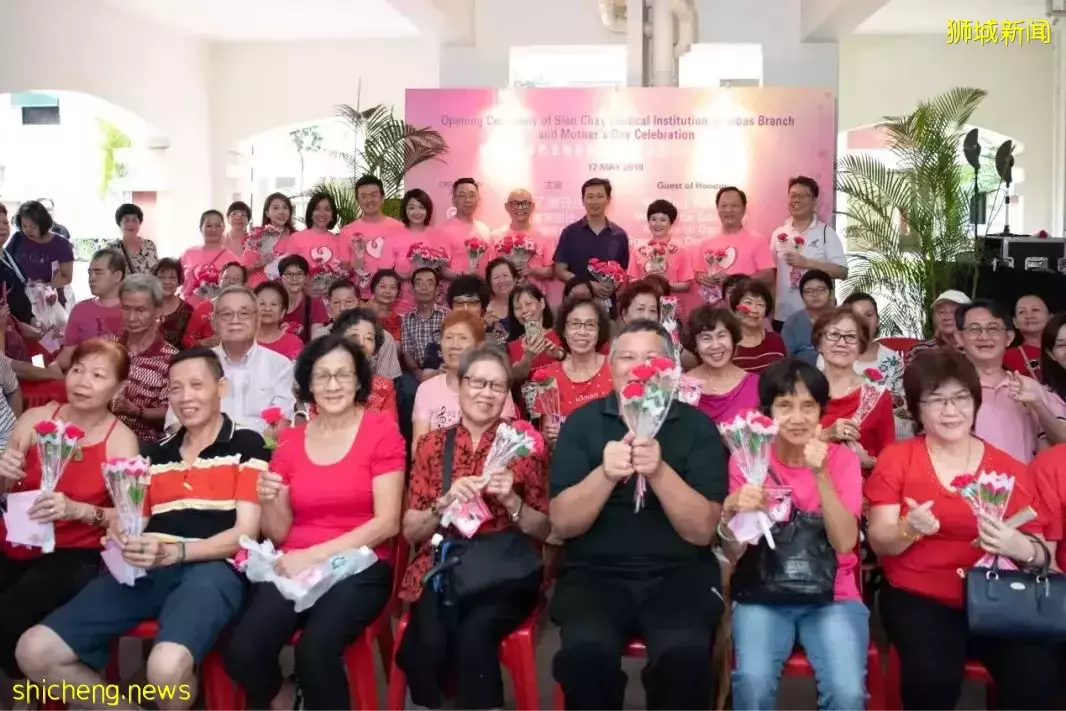 母親節當天，在新加坡的他們讓人感動落淚