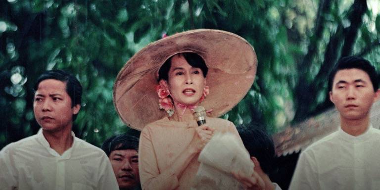 缅甸进入紧急状态!深夜扣押领袖,掐断电视信号!新加坡外交部提醒注意安全