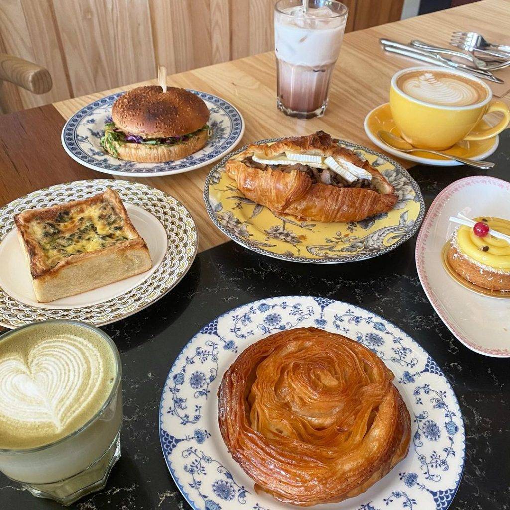 網美們出動😎Tiong Bahru Bakery Foothills第七家分店📍夏日泳池風、全店高顔值💕
