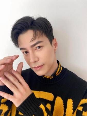 难忘一个人中国过圣诞 王冠逸破例吃杯面雪糕 爽!