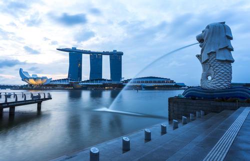 經濟下滑、“千年老二”、夾縫中生存：新加坡的未來該何去何從？