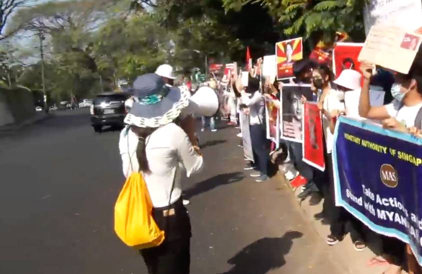 躺槍!緬甸示威者喊話新加坡,抵制虎牌、亞坤等新加坡品牌