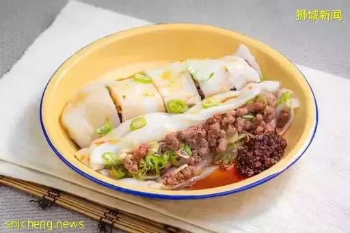 非一般的猪肠粉!粉嫩肠粉里裹着卤肉、和牛、斋鹅🤤就在Bullion咖啡店“万粉”摊位