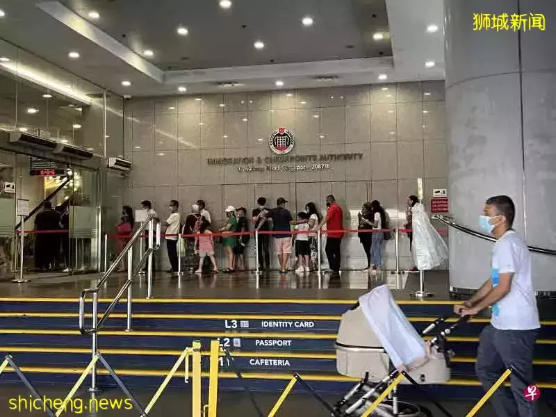 更新护照做错一件事 上门查询方知白等两个月