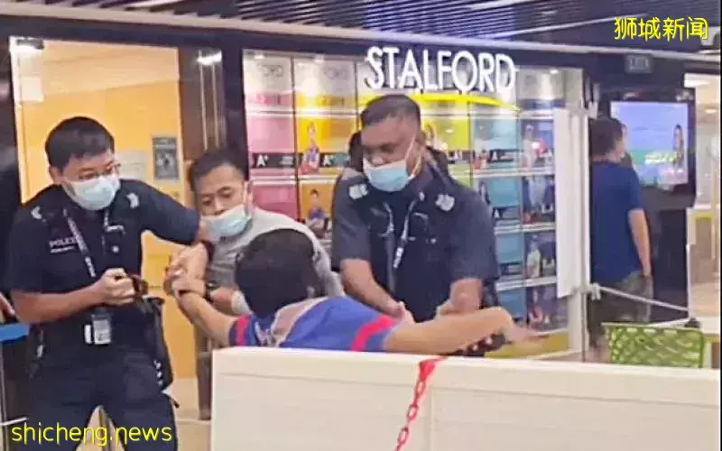 座位被封他照坐 被劝离还大闹