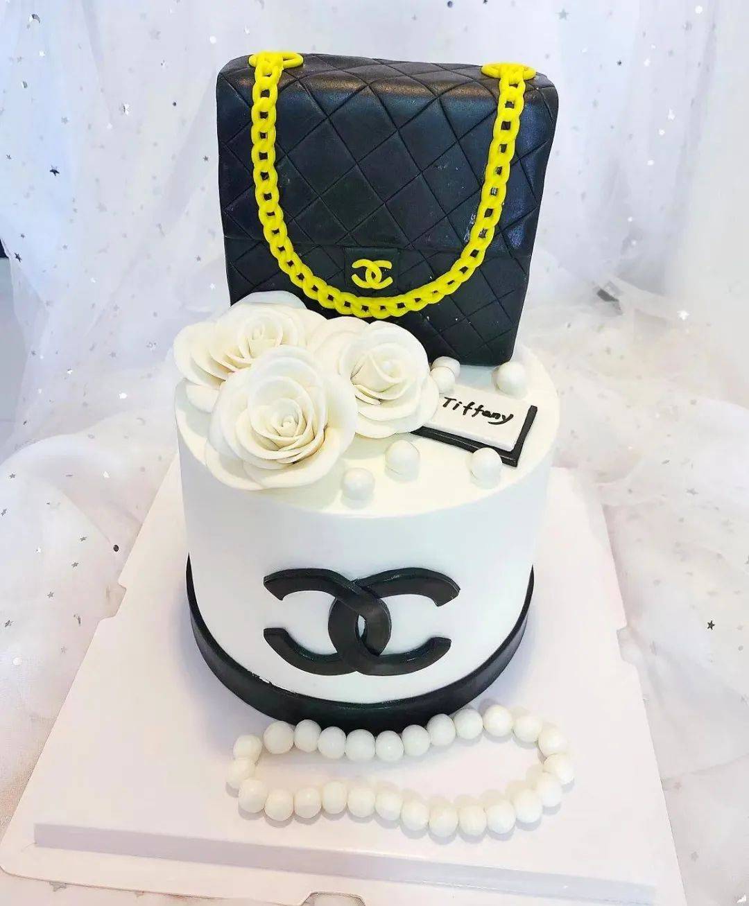 叮咚!你有一個情人節蛋糕請簽收!比玫瑰還好看的花也來了