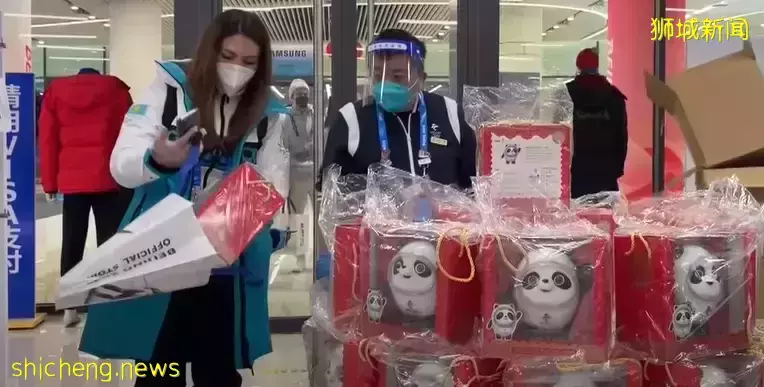 冰墩墩被炒到1000新币?!新加坡最帅议员也“带货”