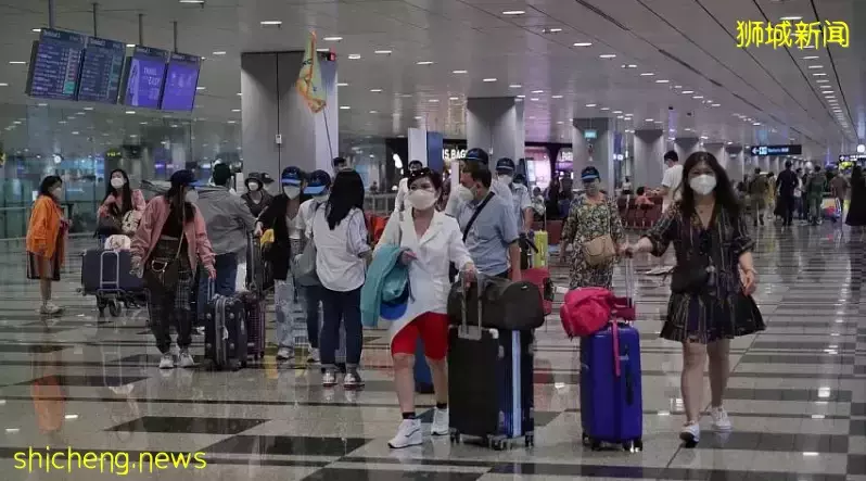 大幅反弹！新加坡再破10000例，实拍外面到处都是人！“别拿新冠当借口！”