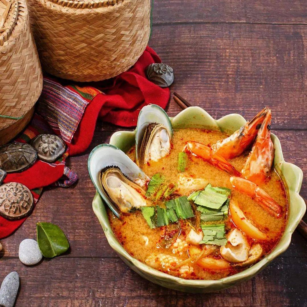 狮城的雨季来一口热辣暖胃的“冬阴功汤”，整个人仿佛回到泰国