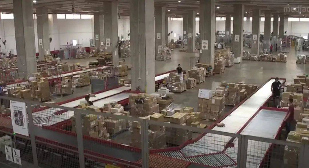 新加坡送貨機器人驚豔全世界！遇人會轉彎、半小時送達！現在免費