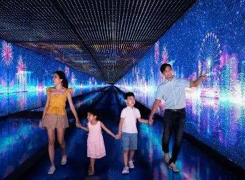 新加坡摩天轮推出全新导览“时光之旅”，穿越时空至700年前