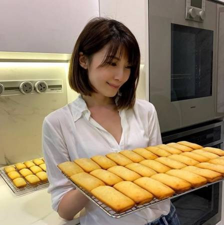 糕點訂單一小時破千 歐萱被酸 “搶飯碗”