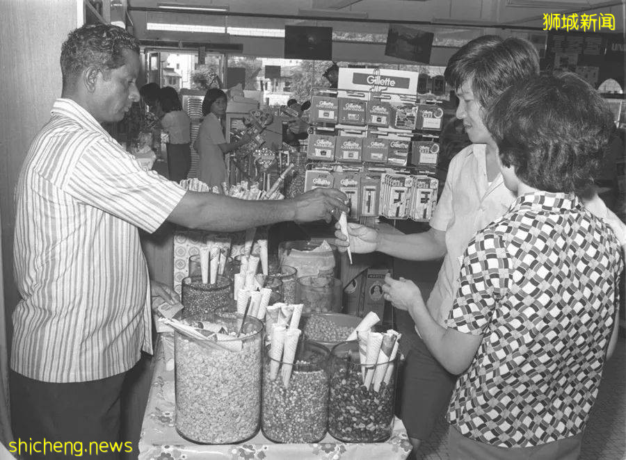 新加坡曾經的大染缸“五腳基”,不管哪個籍貫的人住進去都會成爲方言達人,那是爲什麽