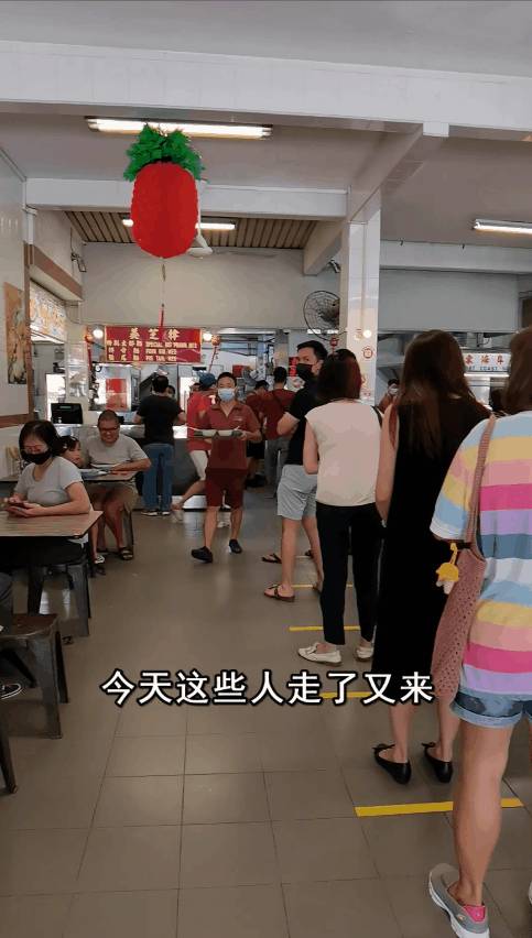 人气爆棚！新加坡老字号虾面：$6新币起一碗，虾汤浓郁，口口有虾黄