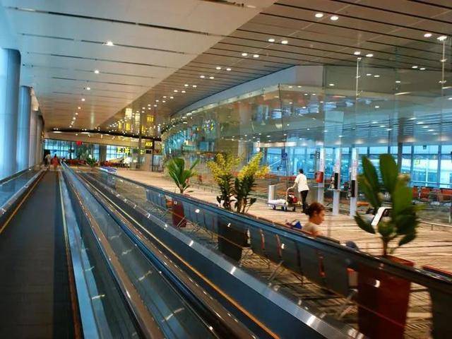 美国旅行禁令下，持非移民或新办美国签证，选择新加坡返美更合适