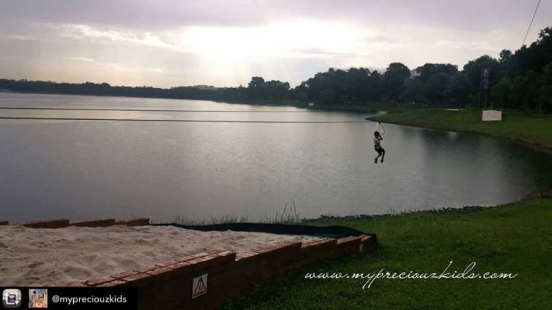 驚險刺激！挑戰人猿泰山一樣的飛躍、水面滑索等超好玩項目！就在Bedok蓄水池Forest Adventure