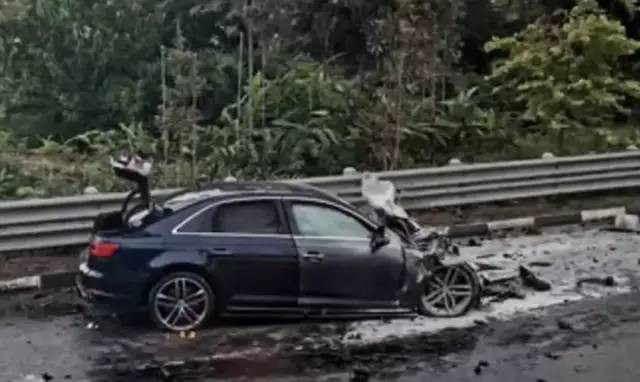 巴士撞翻、汽车撞毁，22人受伤入院