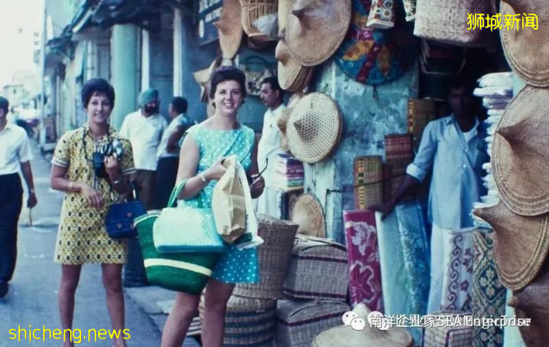 上世紀50-60年代,南洋島國新加坡,迎來經濟繁榮的第一次來臨時!