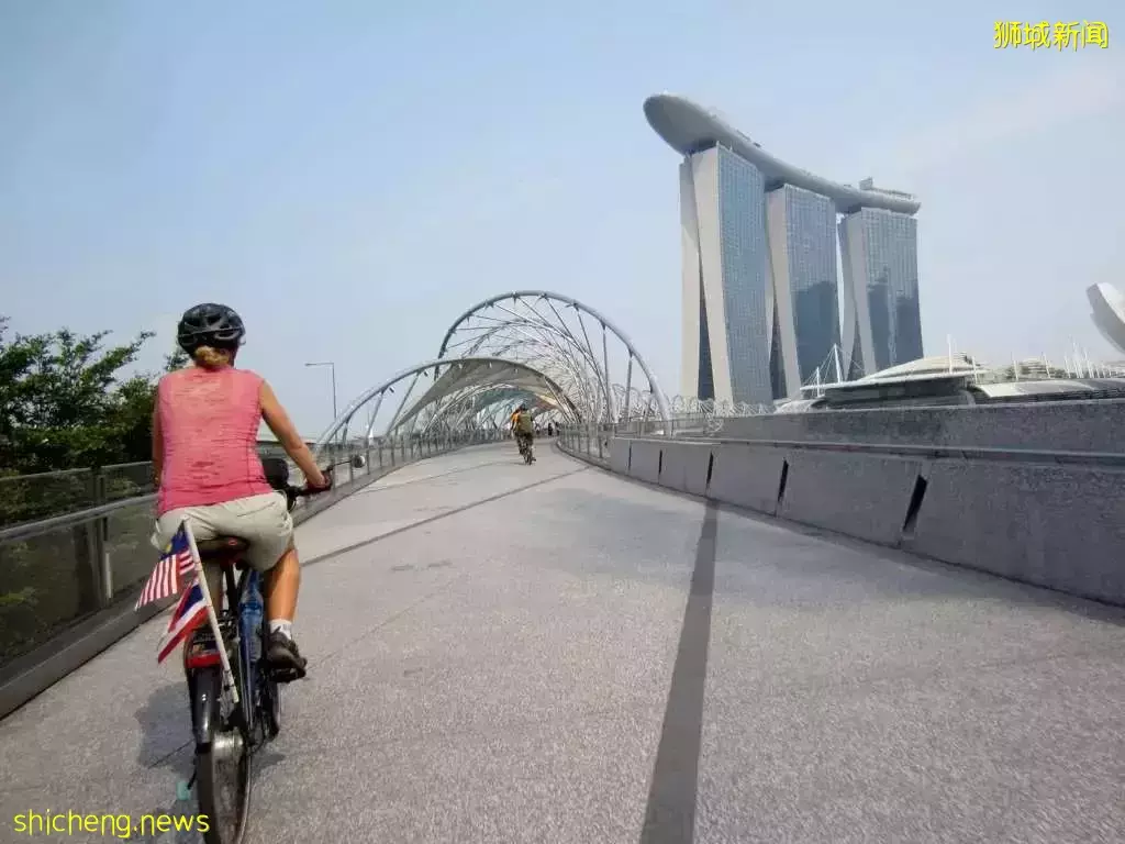 超级奶爸！带着2岁女儿骑行17小时166公里，环游新加坡