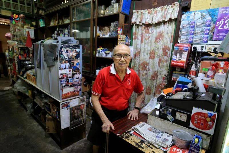 新加坡居然有設在有地私宅區、地下防空壕的老牌雜貨店,你見識過嗎