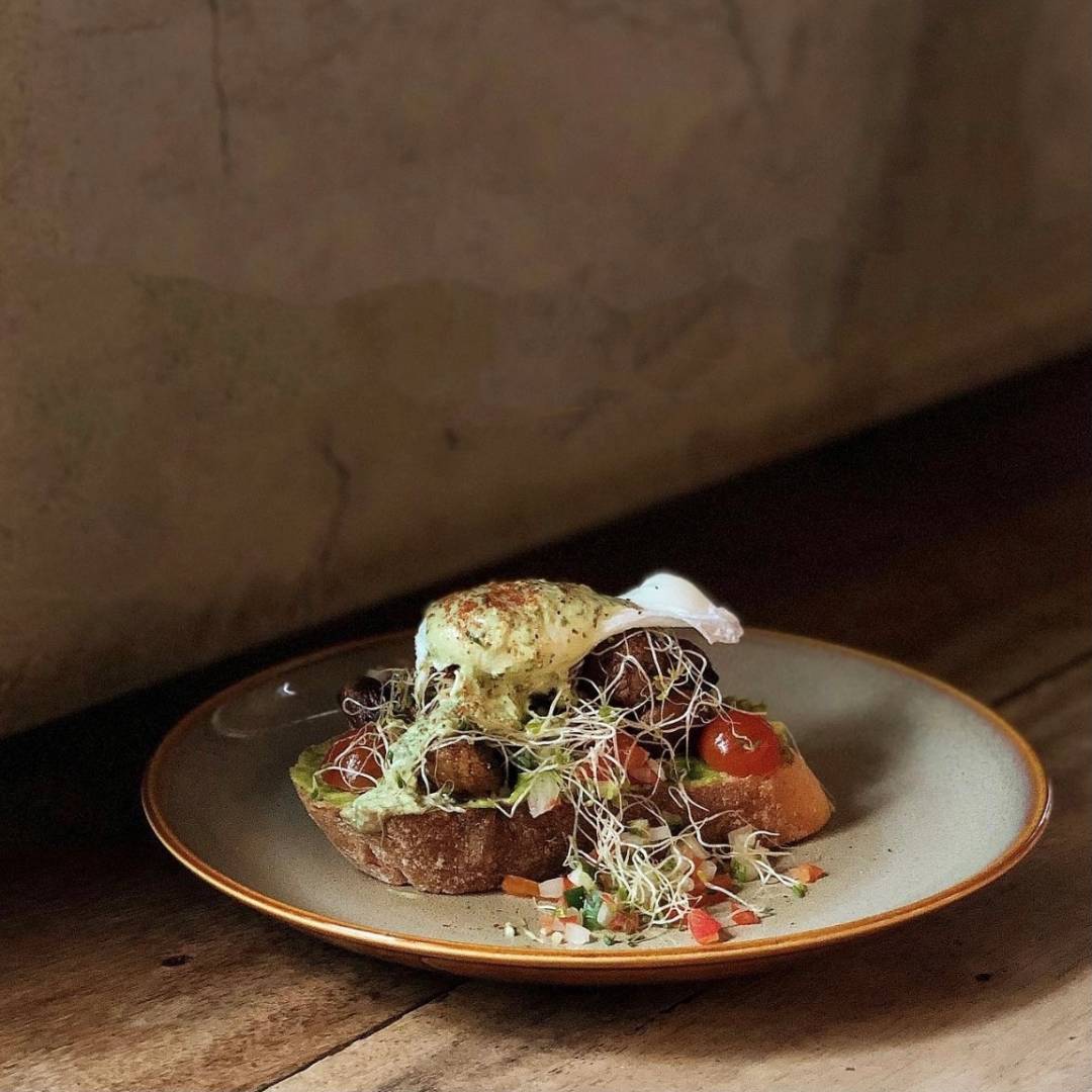 陰天的獅城，喚醒我的不是鬧鍾，而是"Egg Benedict"