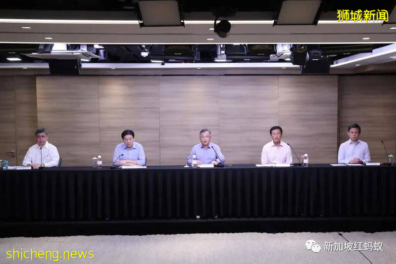 新加坡抗疫小組記者會出現逗趣“甩鍋” 很多人當時都錯過這一幕