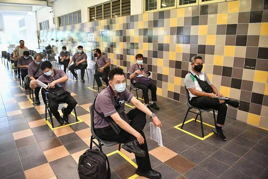 前天!新加坡地铁巴士职员开始接种!最新疫苗副作用和有效性曝光