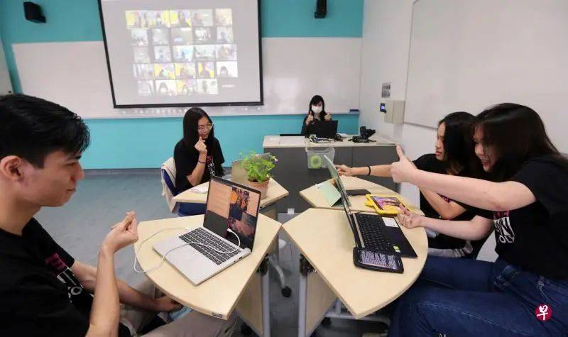 新加坡百余年长者重返“校园”,上了几堂别开生面的兴趣班