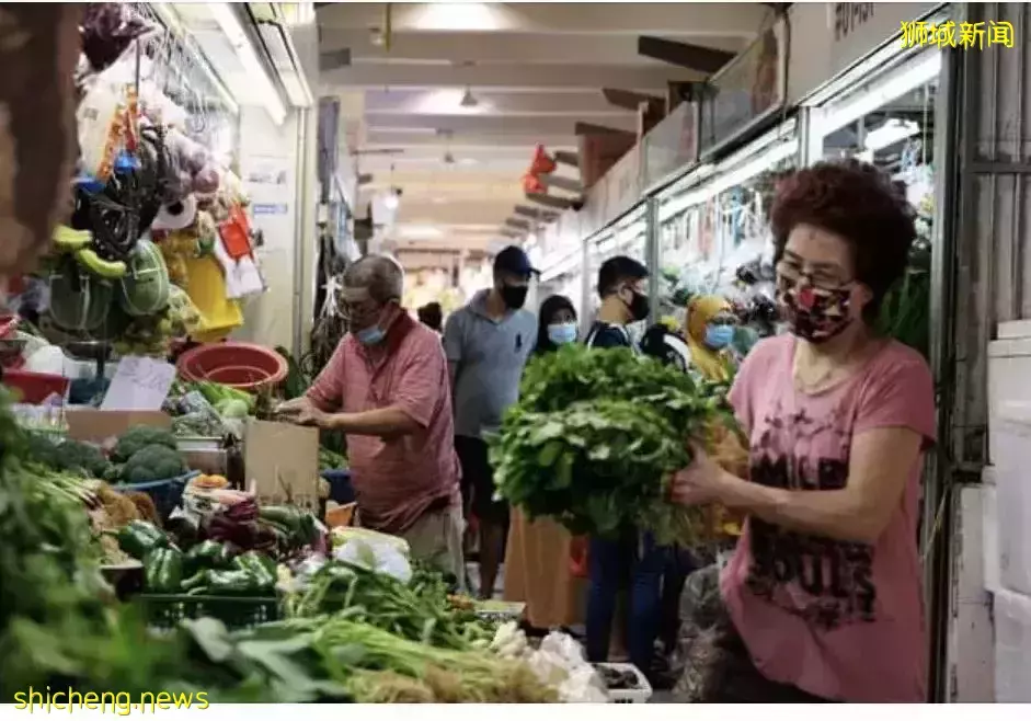 乌克兰人蜂拥逃走、多国撤侨，这个新加坡人却不想走