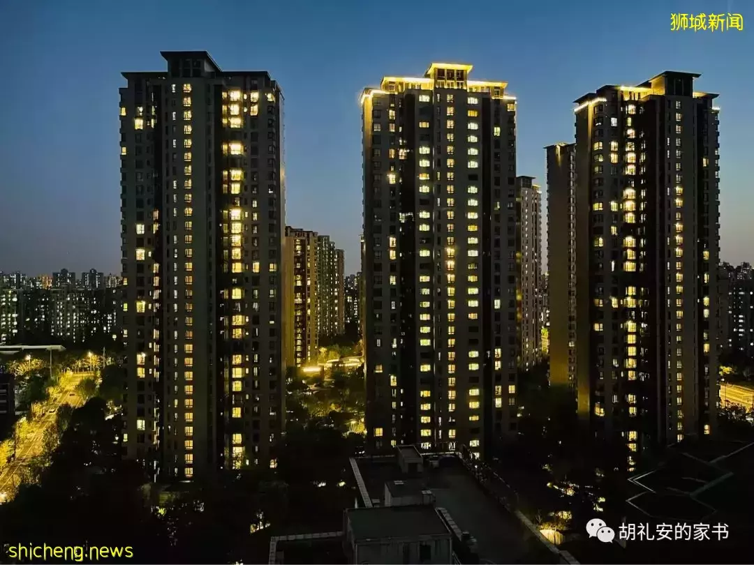 “从新加坡回到上海,封锁一再延长,我被卷入了这场前所未有的大事件”