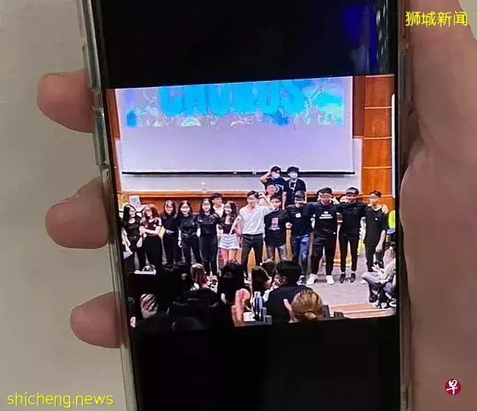 新加坡国立大学暴疫，迎新会后20多人确诊 ！ 女大学生：有人确诊 活动未喊停