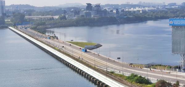 越堤族花3天数小时才成功 更新护照折腾啊