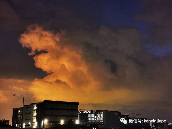 连续两晚新加坡夜空闪烁著红光,到底发生了什么事